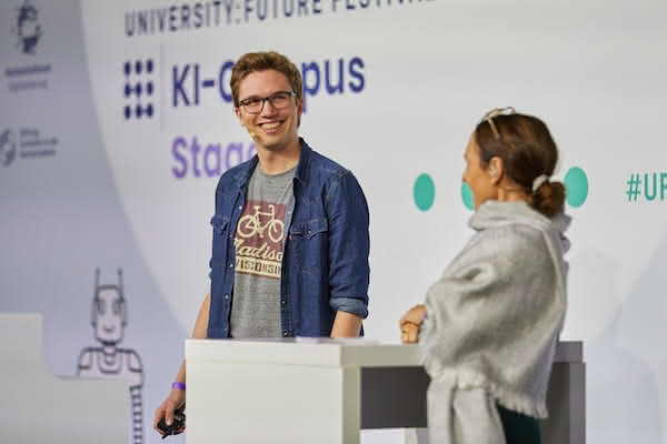 Simon on Stage